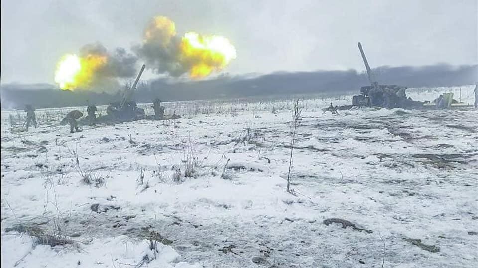 Украинские артиллеристы бьют российских оккупантов.