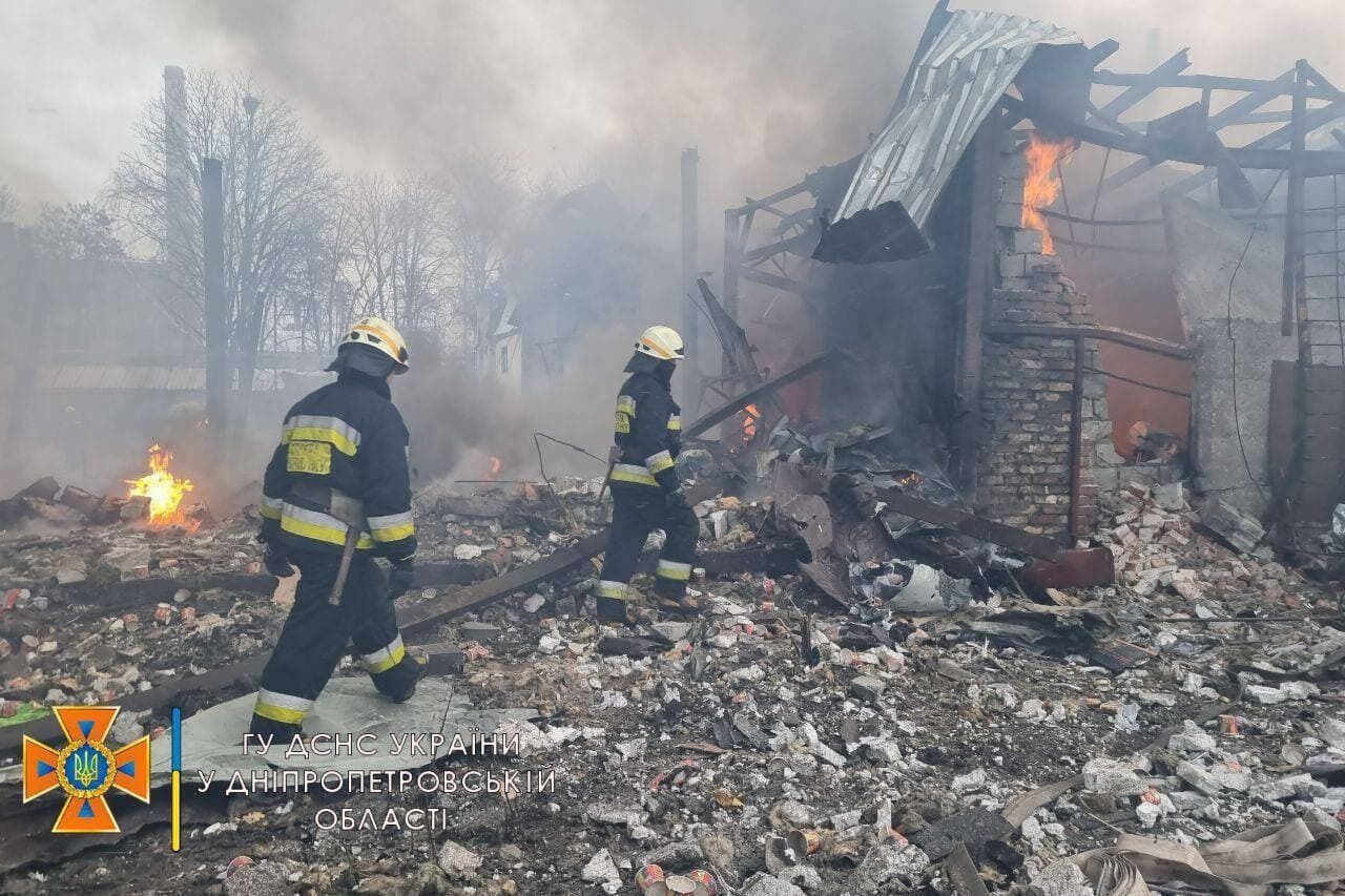 Оккупанты нанесли авиаудары по Днепру: взрывы прогремели также в Луцке и Ивано-Франковске. Фото и видео