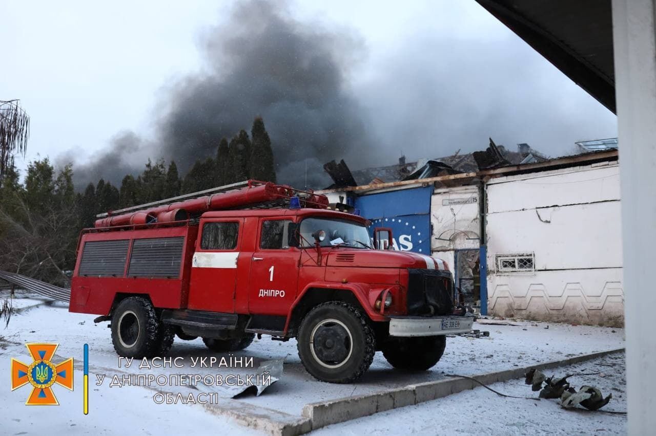 Окупанти завдали авіаударів по Дніпру: вибухи пролунали також у Луцьку та Івано-Франківську. Фото і відео