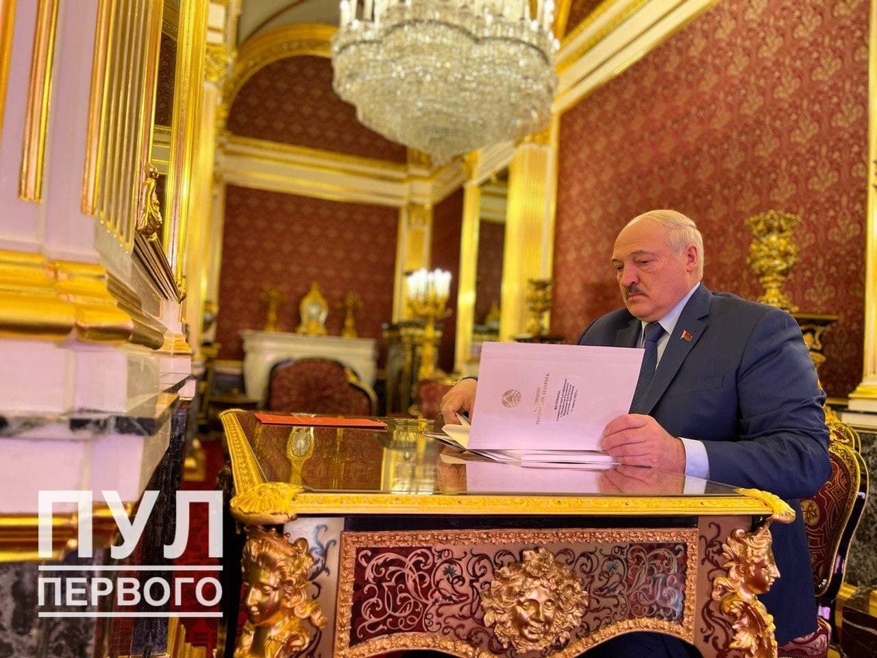 Лукашенко готовится к переговорам
