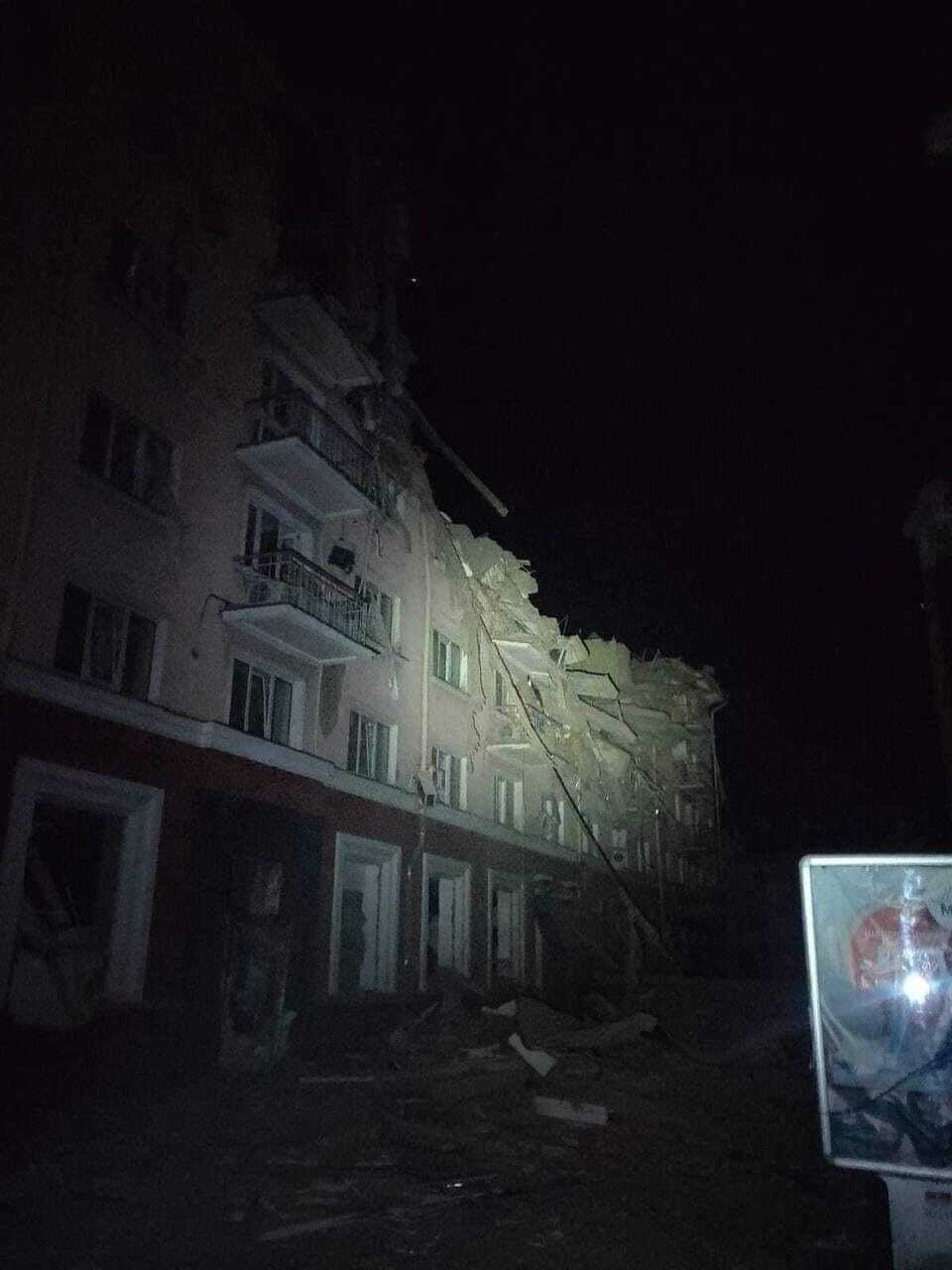 Оккупанты разбомбили в Чернигове отель "Украина": он был одной из визитных карточек города. Фото