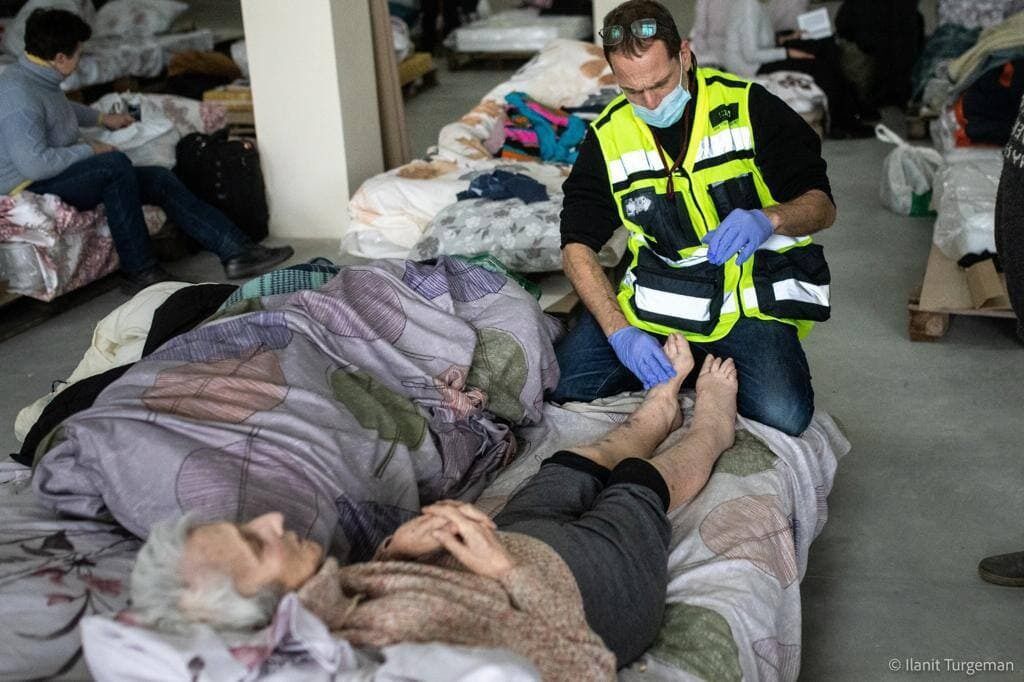 Ізраїльські лікарі надають екстрену допомогу біженцям з України
