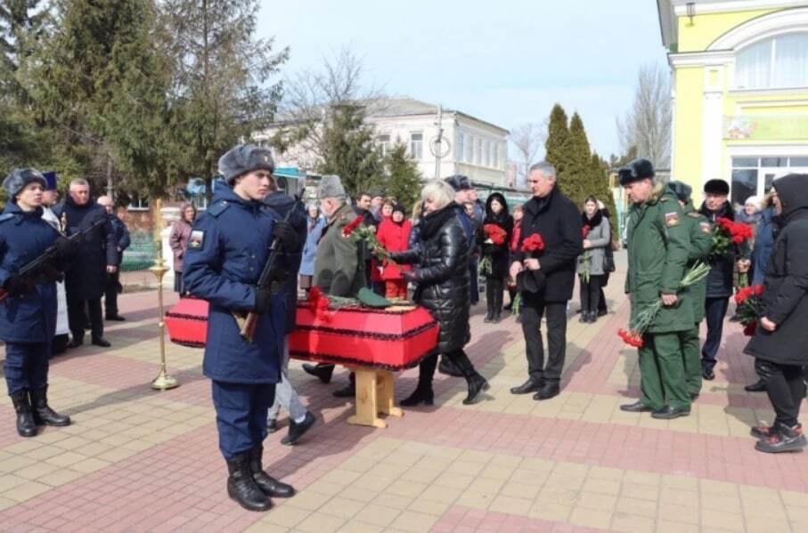 В Россию массово пошли гробы из Украины: появились фото похорон из разных уголков страны-агрессора