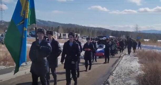У Росію масово пішли труни з України: з'явилися фото похорону з різних куточків країни-агресора