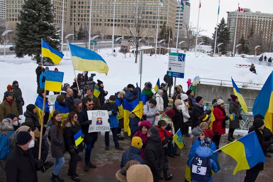 Акцию протеста против войны России с Украиной организовал Конгресс украинцев Канады.