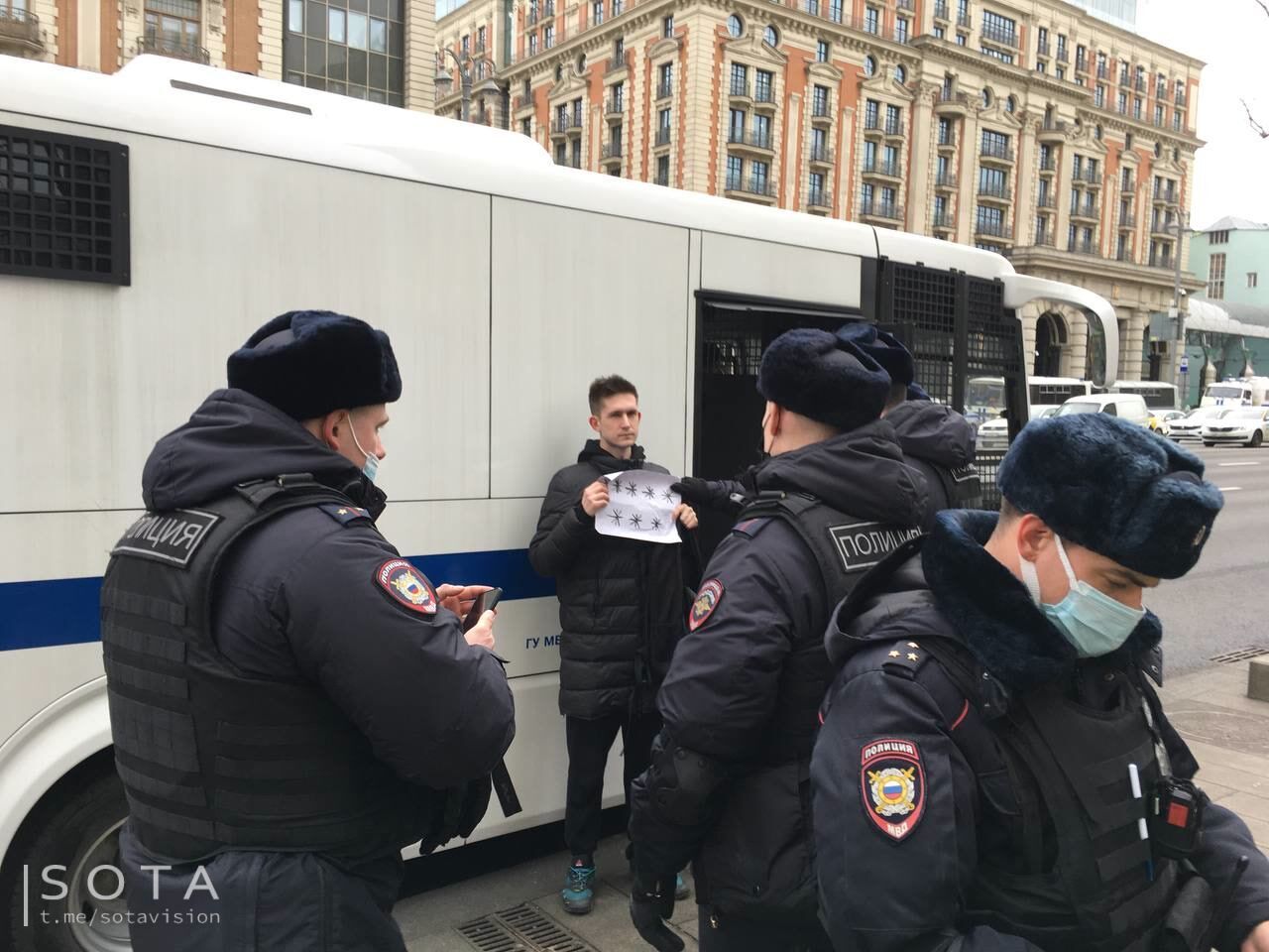 Так закінчуються протести у Москві.