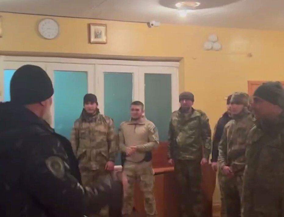 Кадировці заселилися до готелю на Київщині: на них оголосили "полювання". Відео