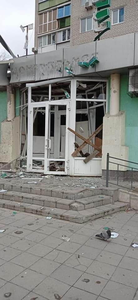 Оккупанты обстреливают всю линию фронта в Луганской области.