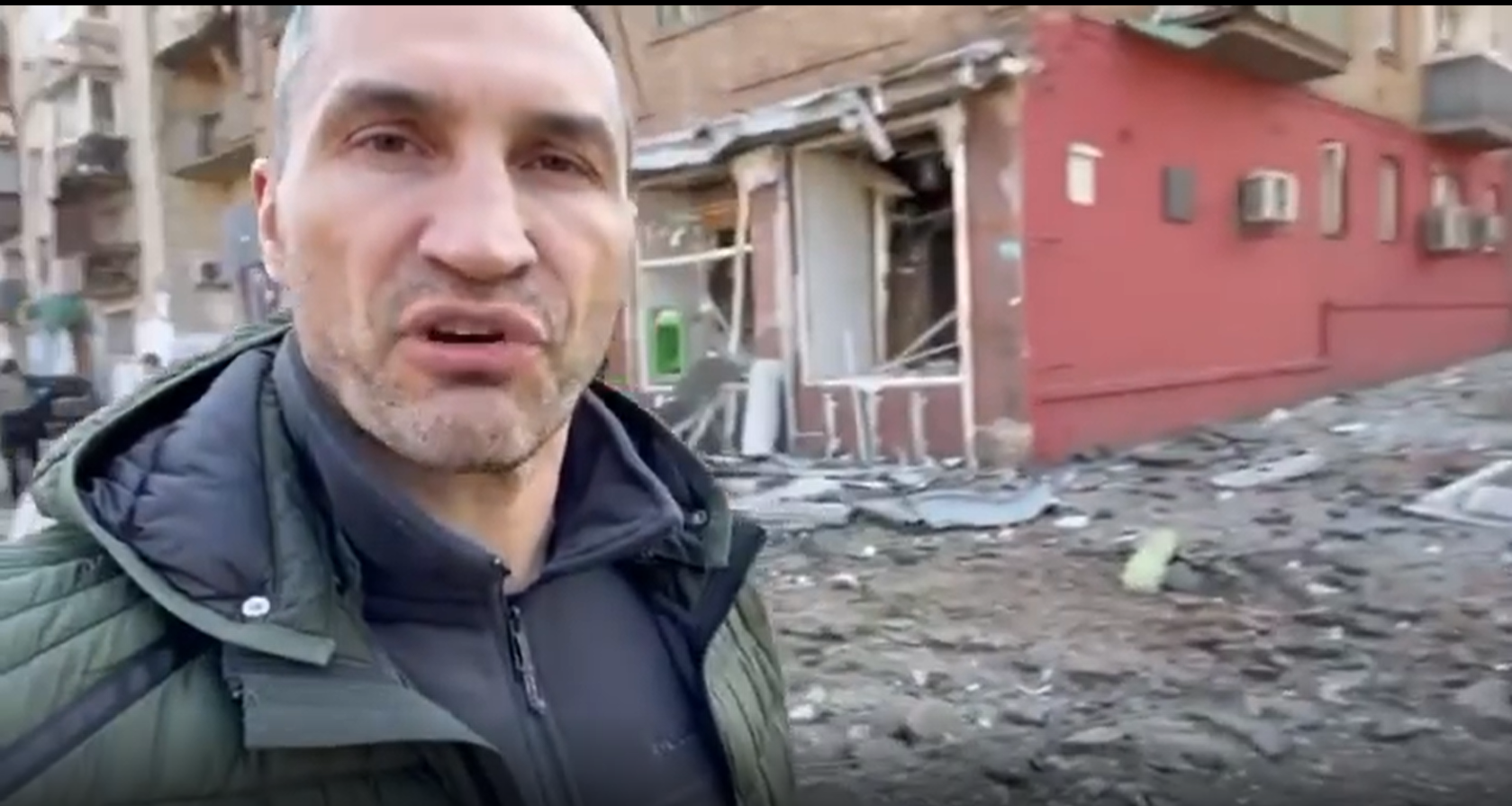 Кличко-младший показал обстрел Киева.