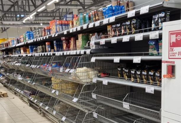 W Federacji Rosyjskiej półki sklepowe są puste: Rosjanie już narzekają na brak cukru i gryki