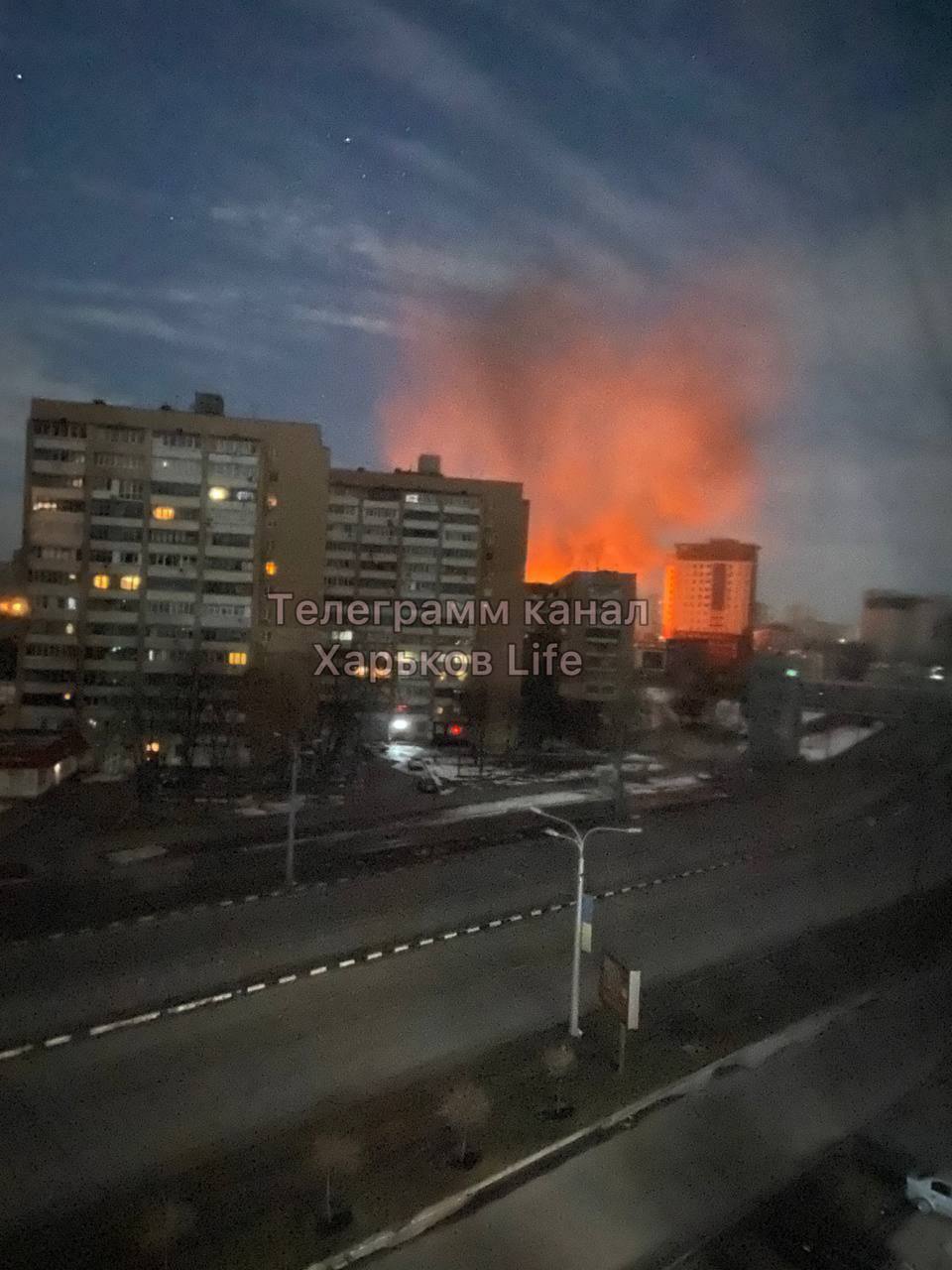 Российские оккупанты устроили массированный обстрел Харькова, вспыхнул пожар. Фото и видео