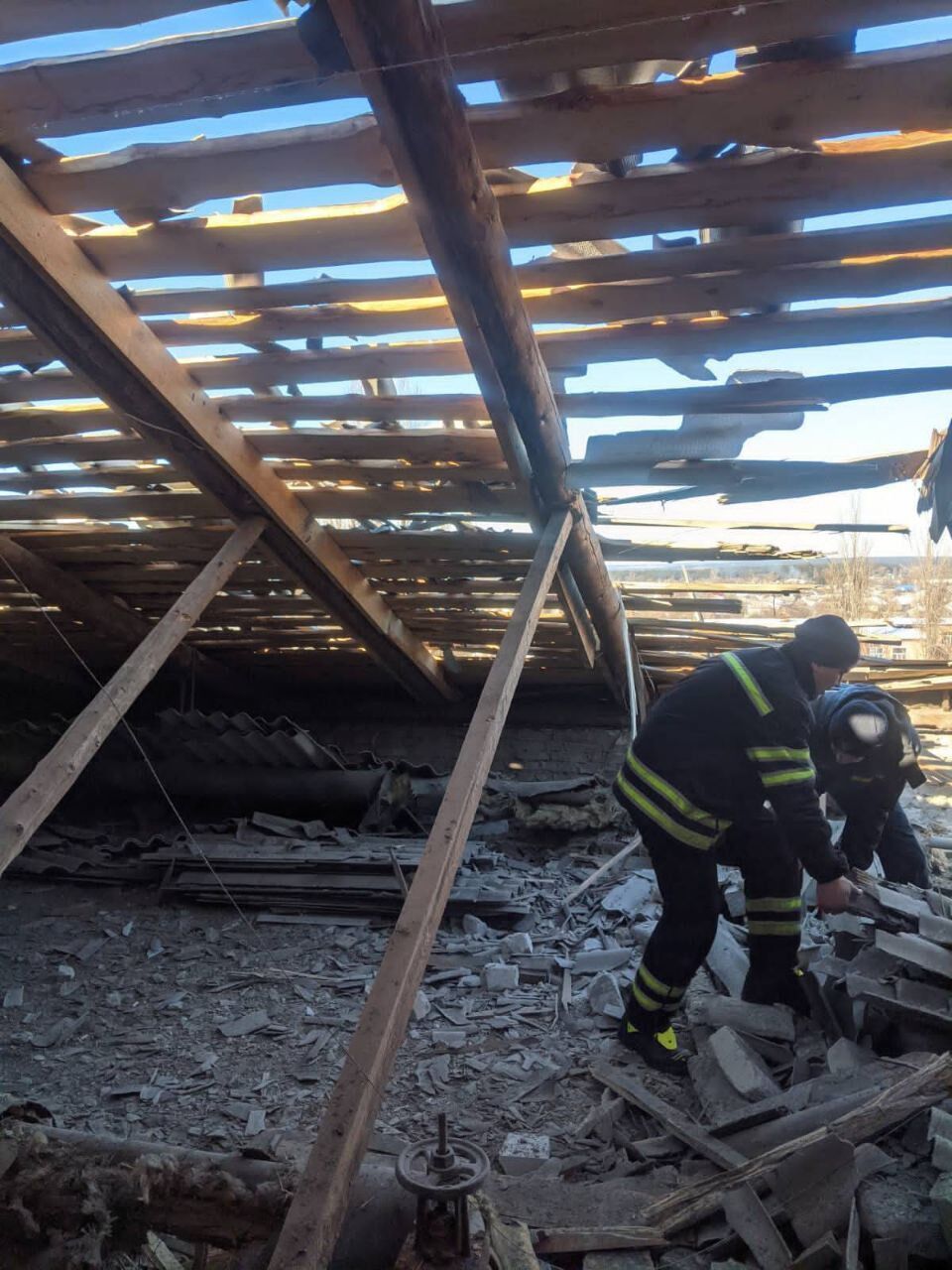 Російські окупанти обстріляли лікарню в Рубіжному: зруйновано пологовий стаціонар. Фото