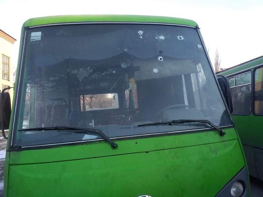 На Луганщине и Харьковщине оккупанты обстреляли автобусы с людьми, которых эвакуировали. Фото