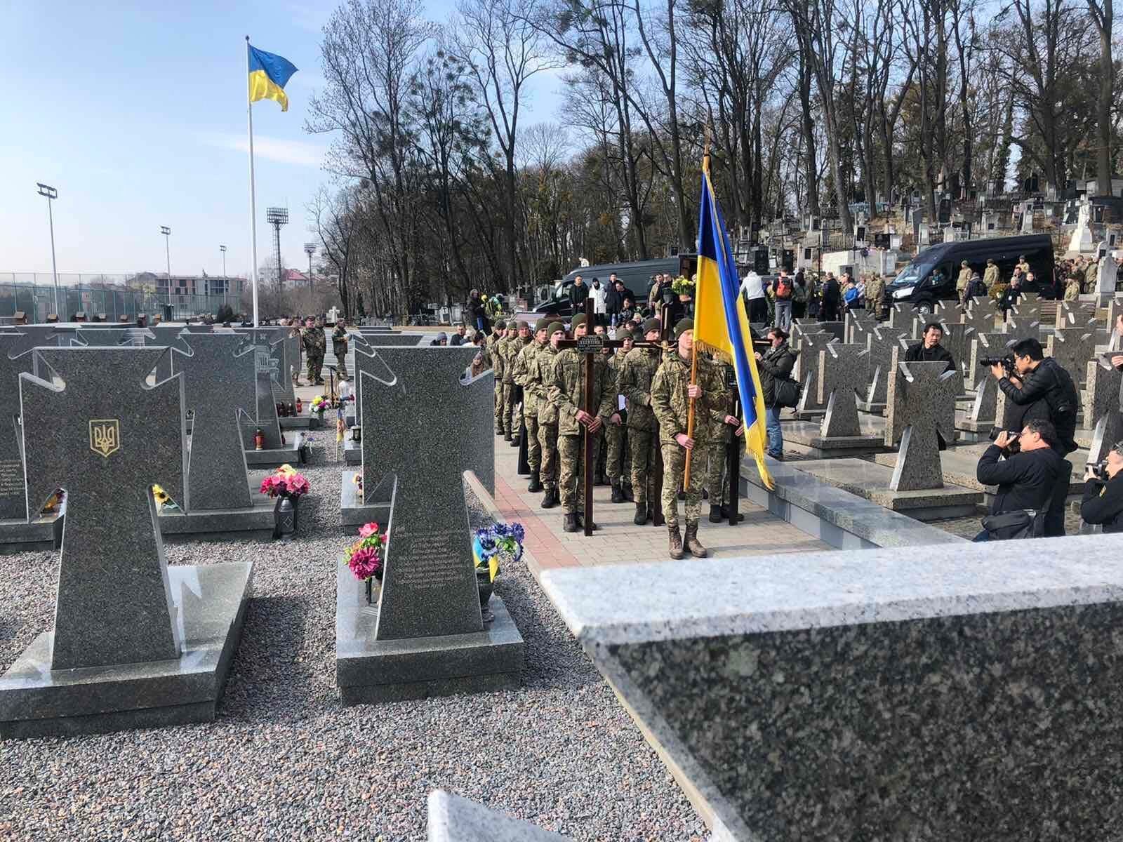 У Львові в останню путь провели загиблих на Яворівському полігоні. Фото