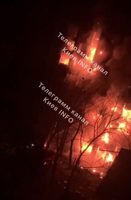 Оккупанты снова ударили по Киеву: ракета попала в жилой дом, начался пожар  2