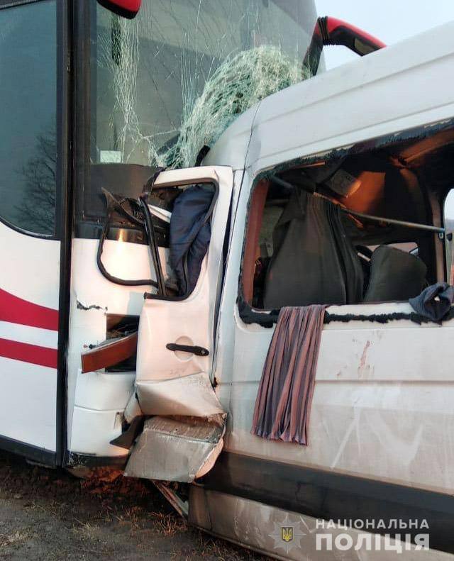 В Хмельницкой области в ДТП попал микроавтобус с переселенцами