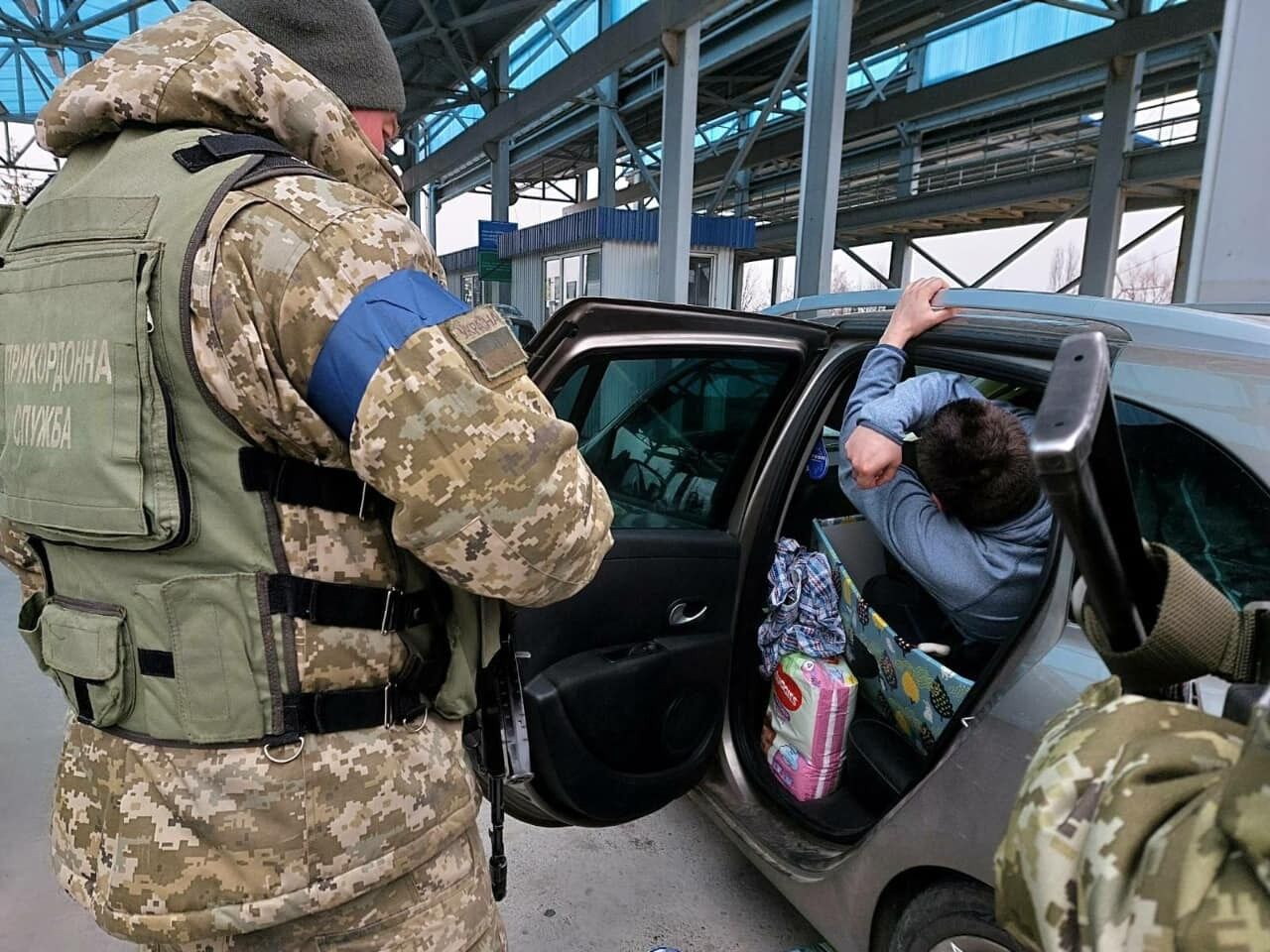 Пограничники Черновицкого отряда разоблачили необычного пассажира