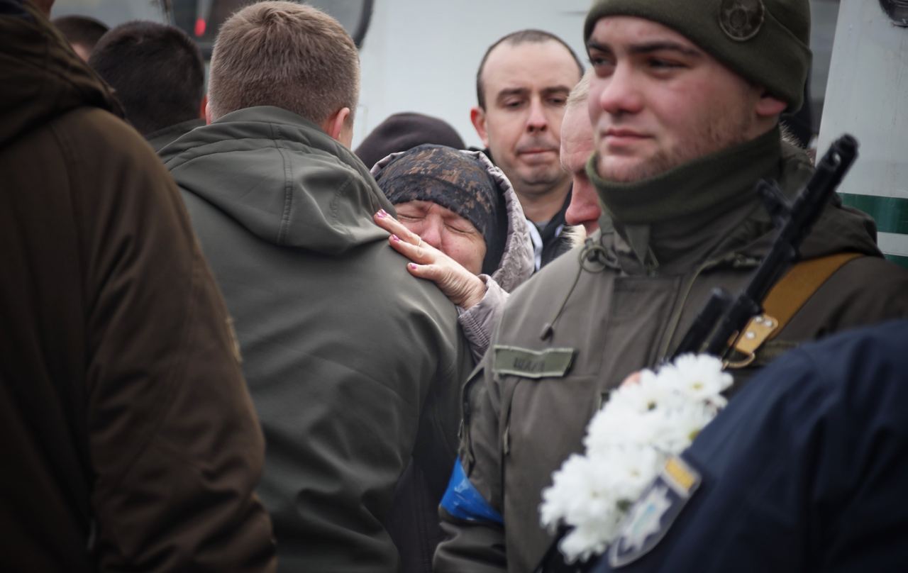 На церемонії прощання - і родичі вбитих росіянами рівнян, і мешканці Рівненського району