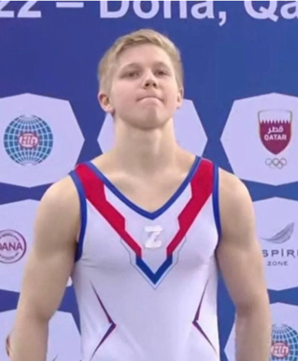 "Z" на форму нацепил гимнаст из России