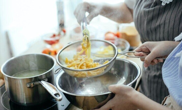 Азійський рамен-салат: як цікаво приготувати популярну локшину 
