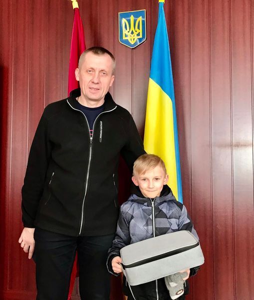 Мэр Кролевца Виктор Лехман с маленьким помощником Украинской армии