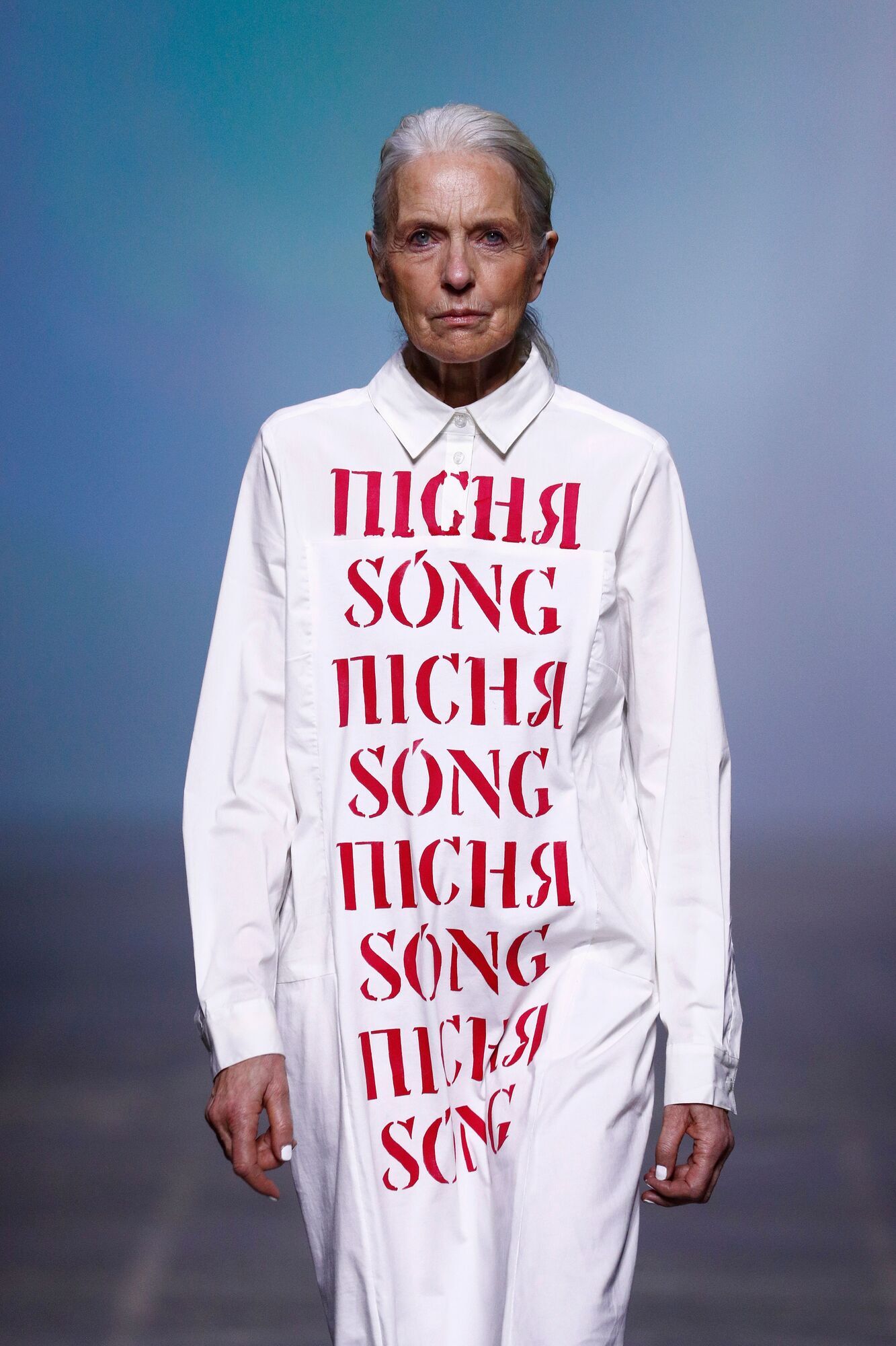 Повседневная коллекция одежды с патриотическими надписями