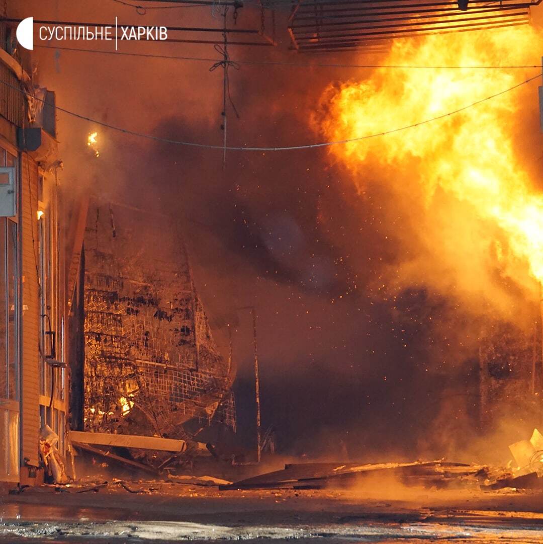 Часть Харькова накрыло черным дымом: горит рынок. Видео