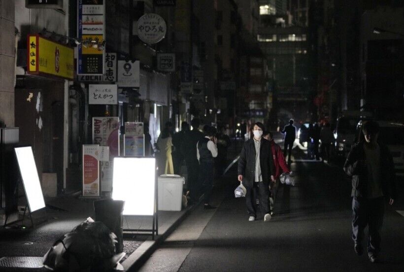 Рано утром 17 марта в токийском районе Минато произошло отключение электроэнергии из-за ночного землетрясения