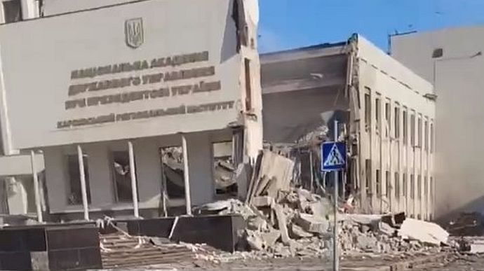 Російські окупанти обстріляли будівлю Академії держуправління при президенті України