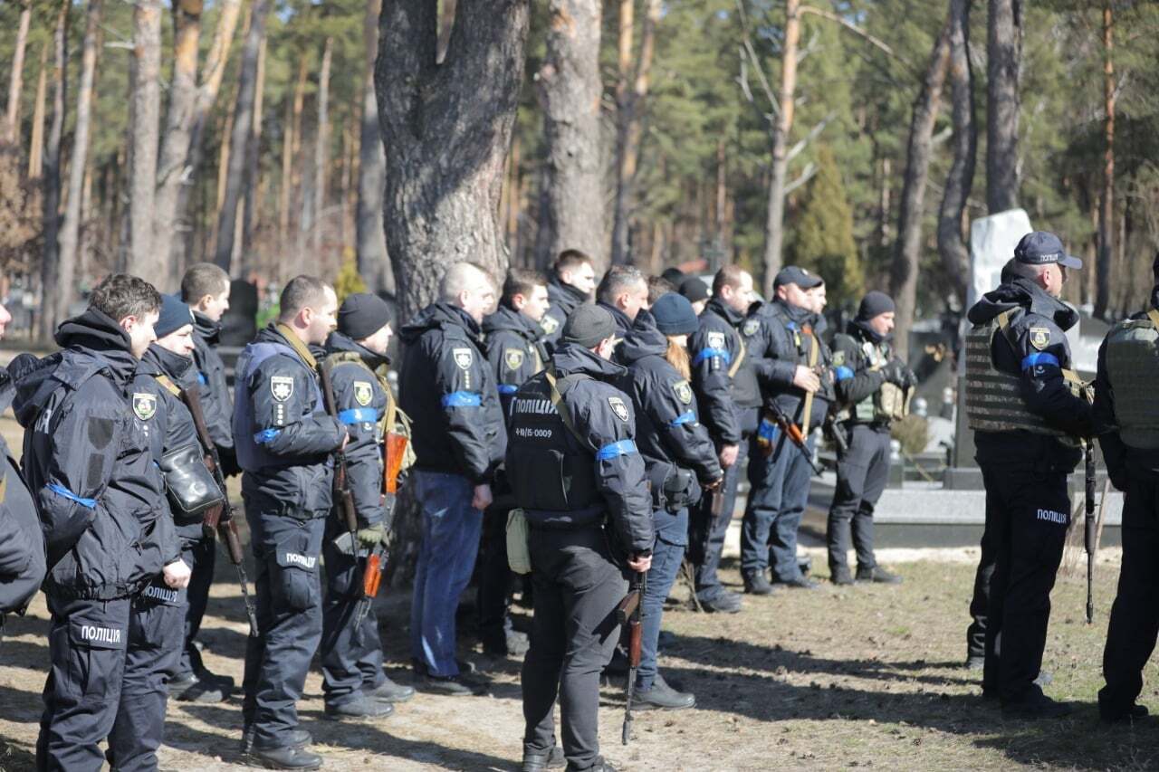 Поліцейські попрощалися із загиблим колегою.