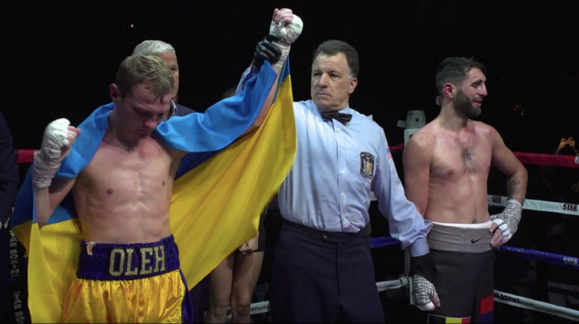 Украинский непобедимый боксер выиграл чемпионский бой в США. Видео