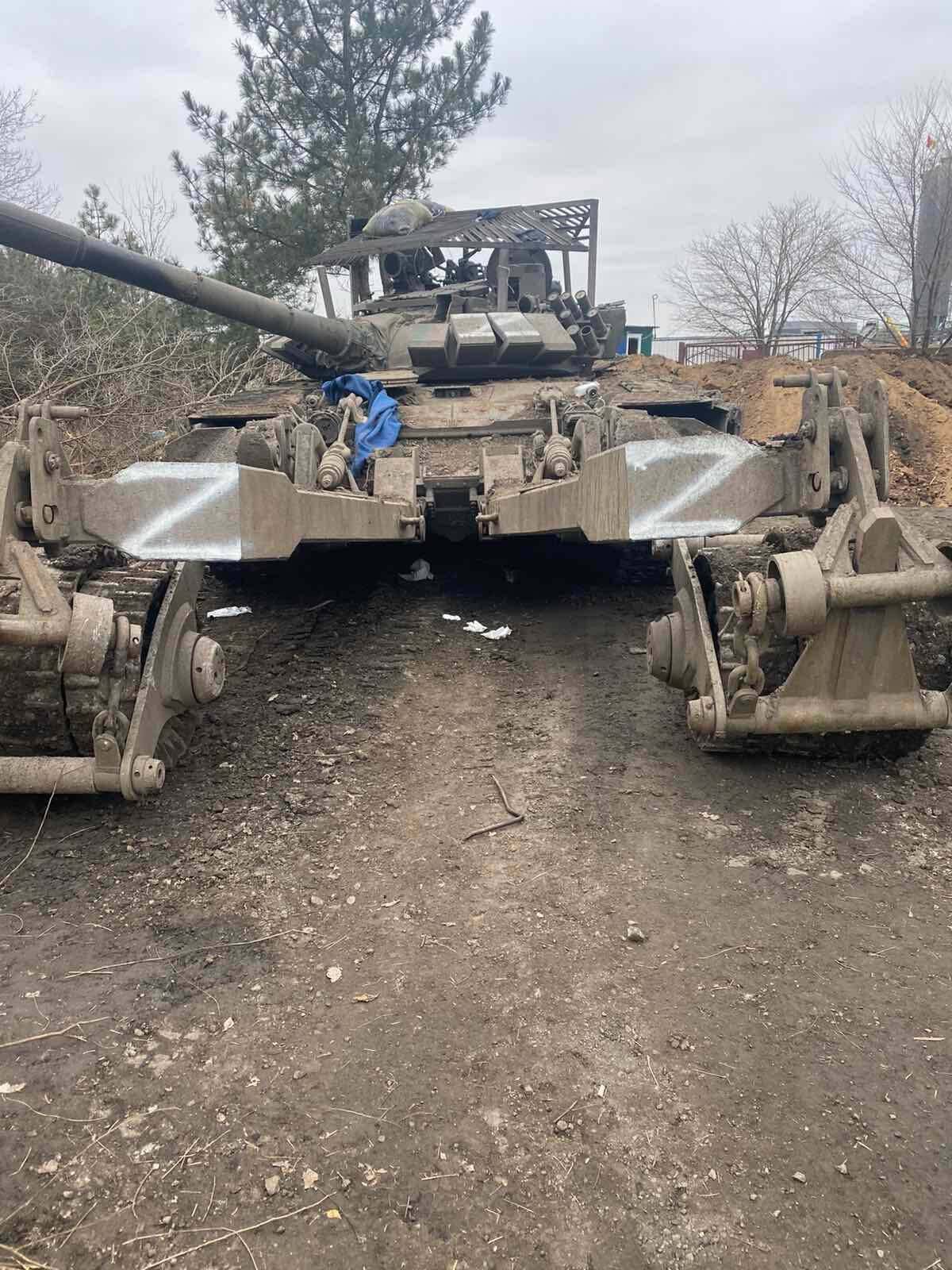 Це був не відступ, а втеча: окупанти покинули свої танки, БТРи та вантажівки, ЗСУ забрали техніку