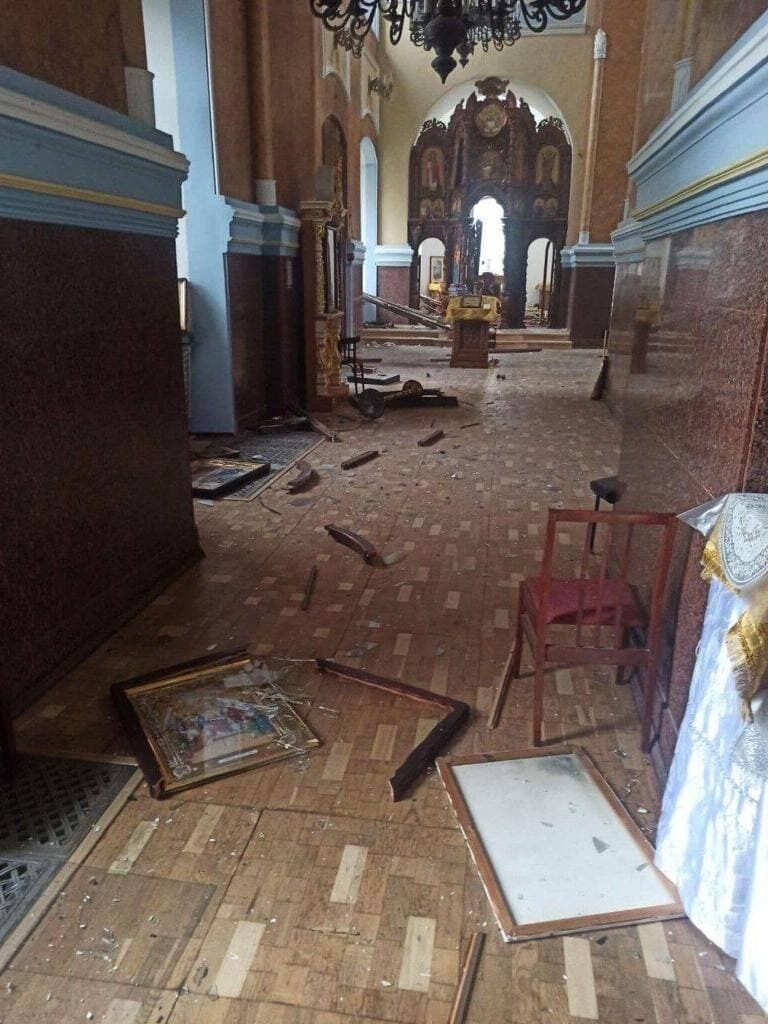 Окупанти скинули снаряд на Успенський собор у Харкові, який уцілів за часів Другої світової