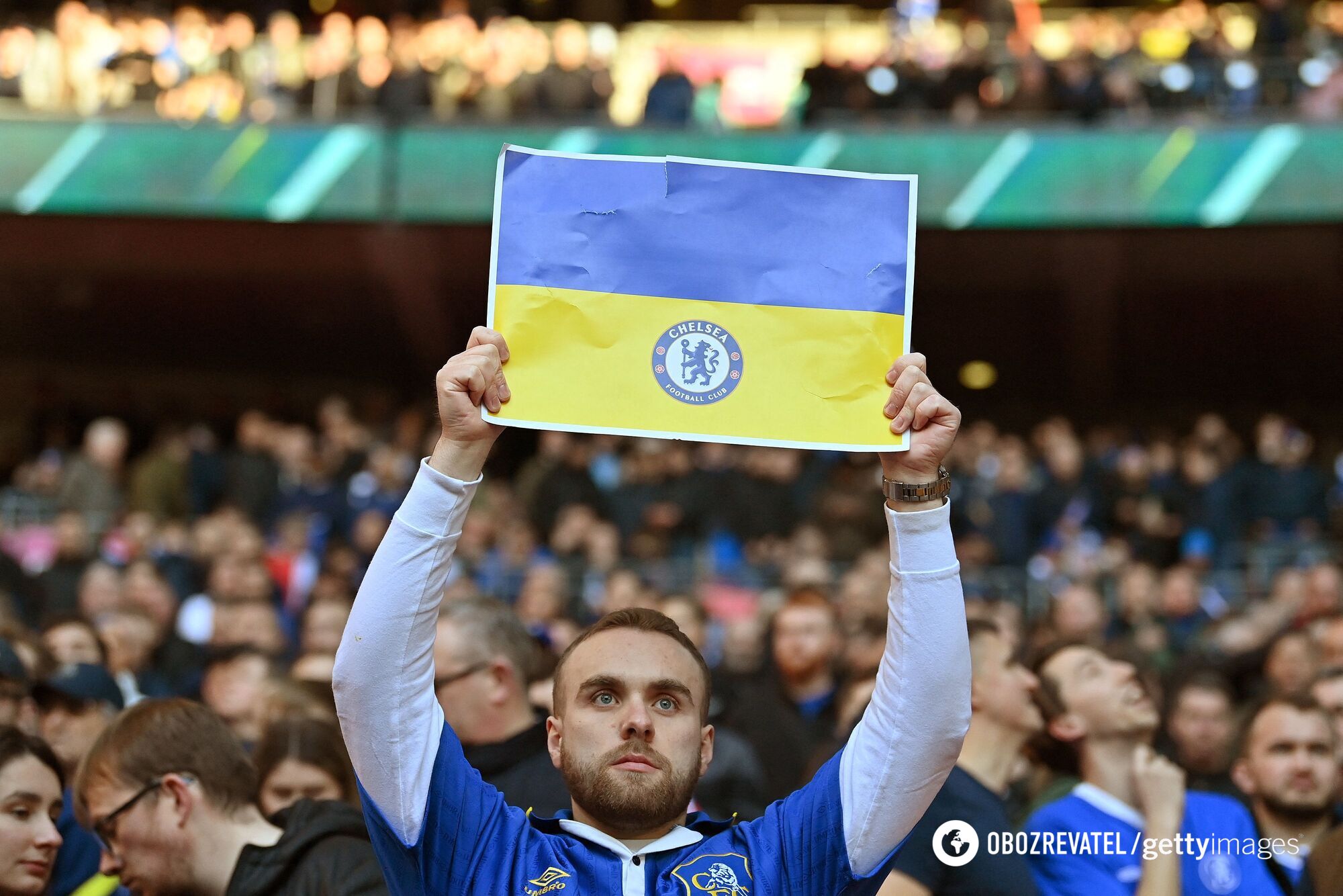 Фанат ''Челси'' с флагом Украины