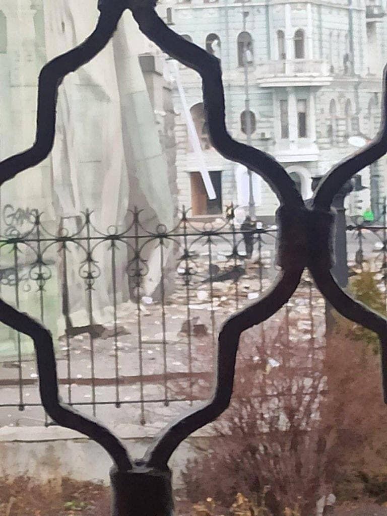 Окупанти скинули снаряд на Успенський собор у Харкові, який уцілів за часів Другої світової