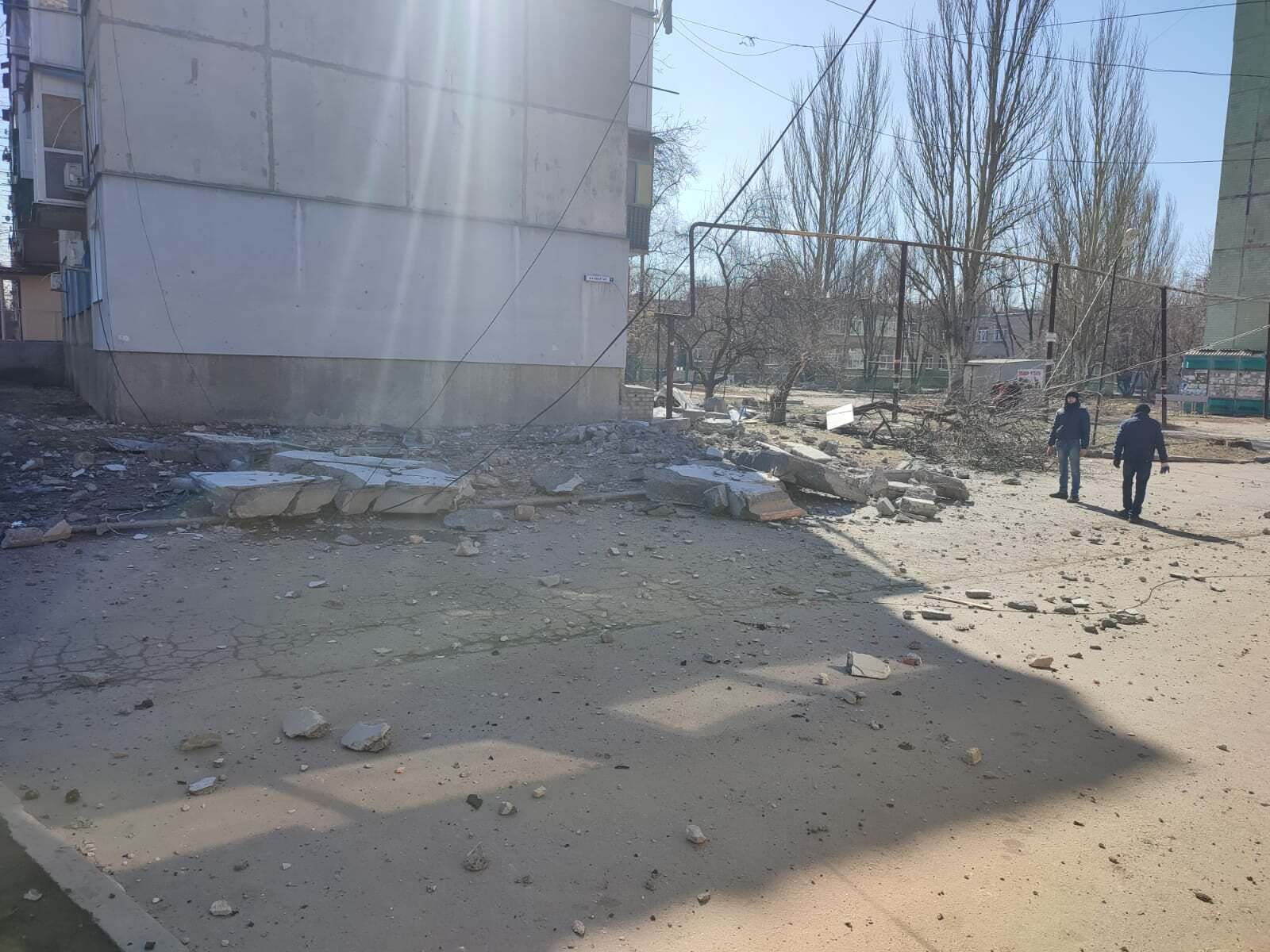 Оккупанты ударили по Авдеевке из авиации и артиллерии: есть погибший. Фото разрушений