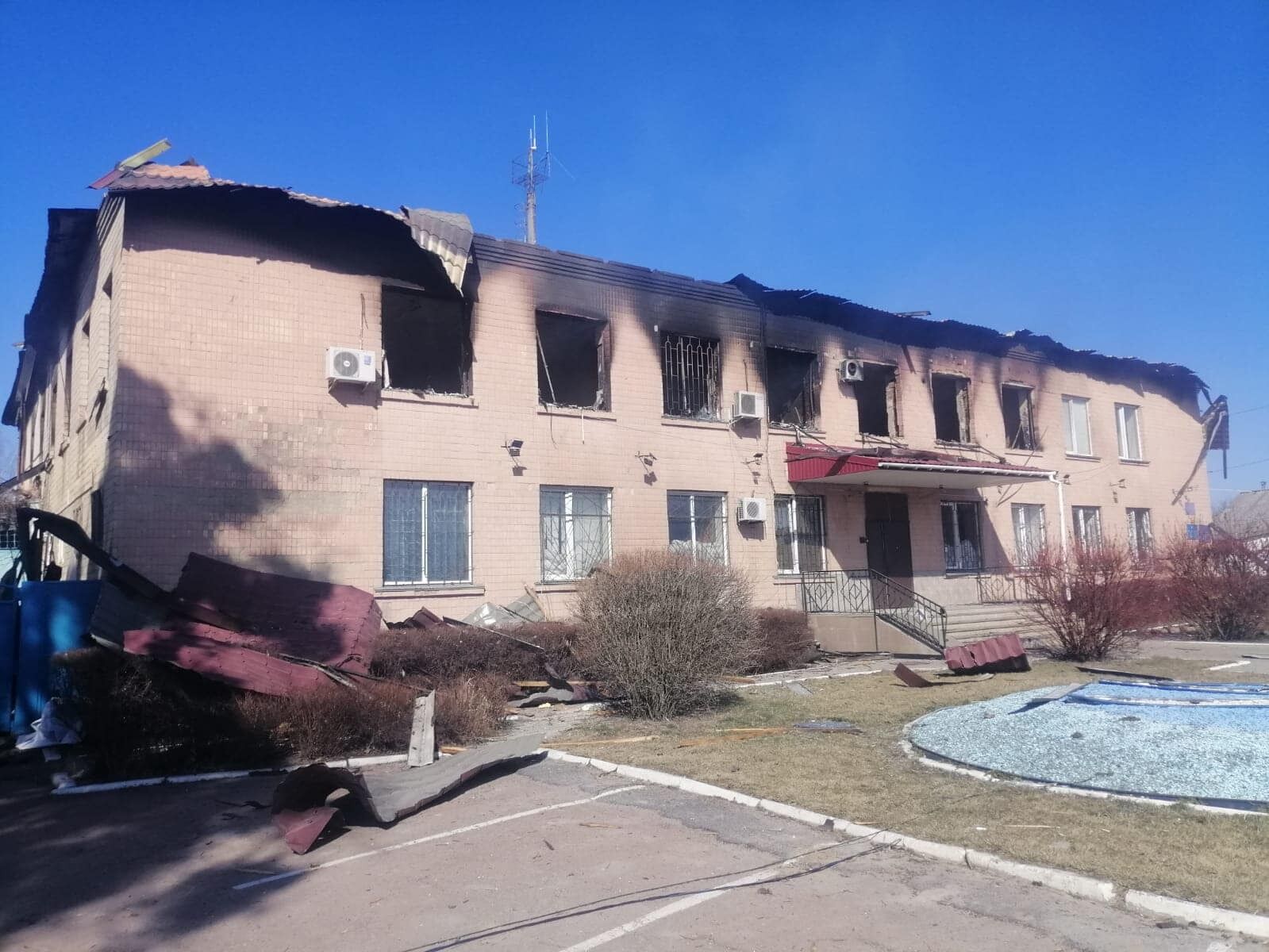 У Макарові кожен другий будинок знищено або пошкоджено: в поліції розповіли про ситуацію в місті. Фото