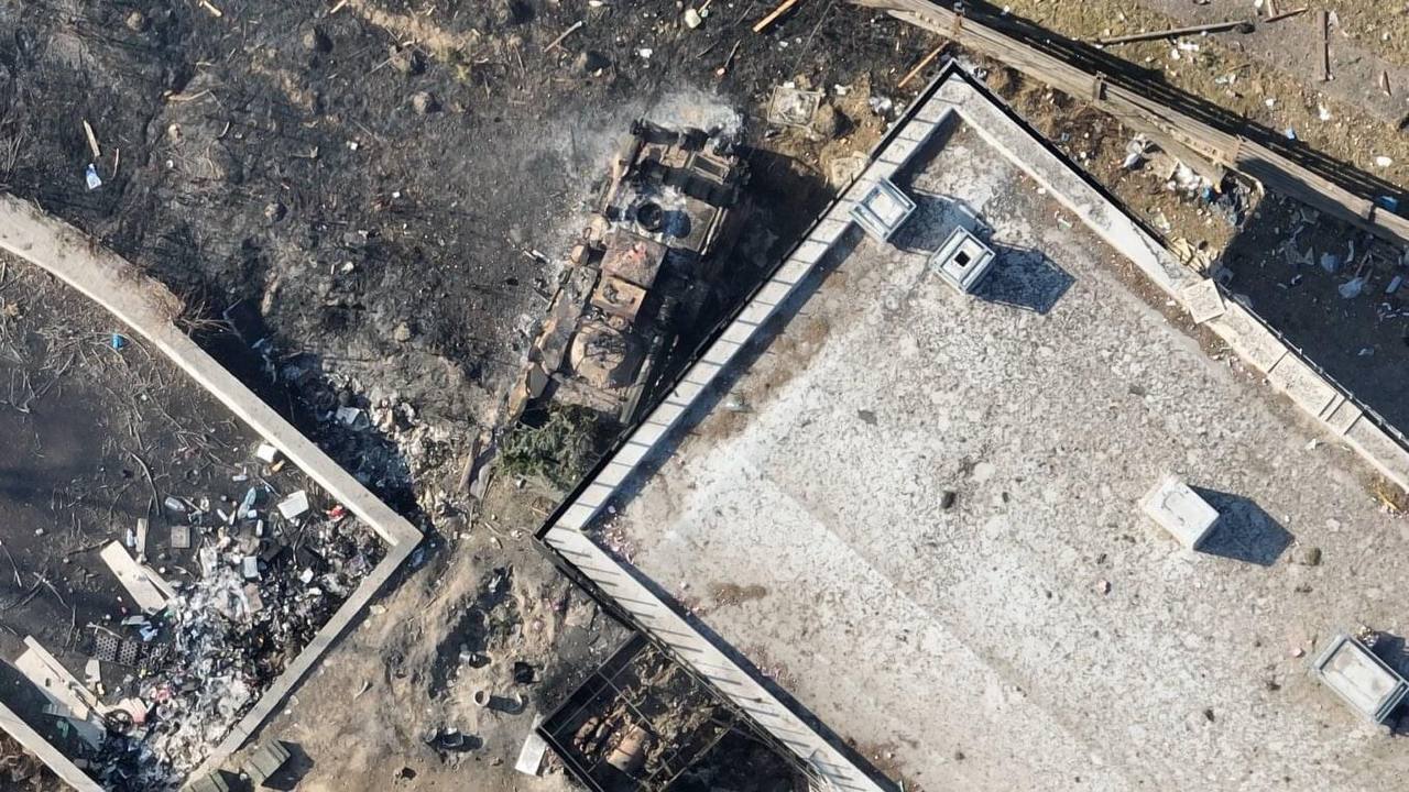 Техніка ворога згоріла вщент.