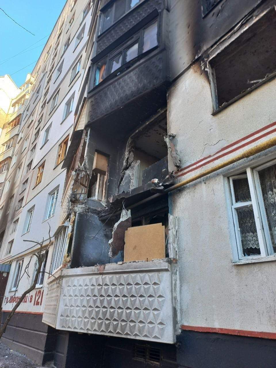 Российские оккупанты продолжают бомбить Харьковщину, разрушено множество домов. Фото и видео