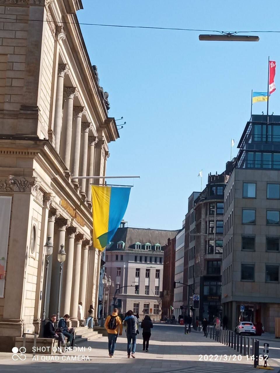 Украинский флаг в Гамбурге.