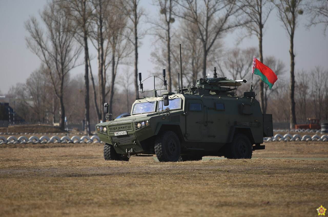 Білорусь заявила про відведення своїх десантників від українського кордону: що відбувається і чи є ризик агресії