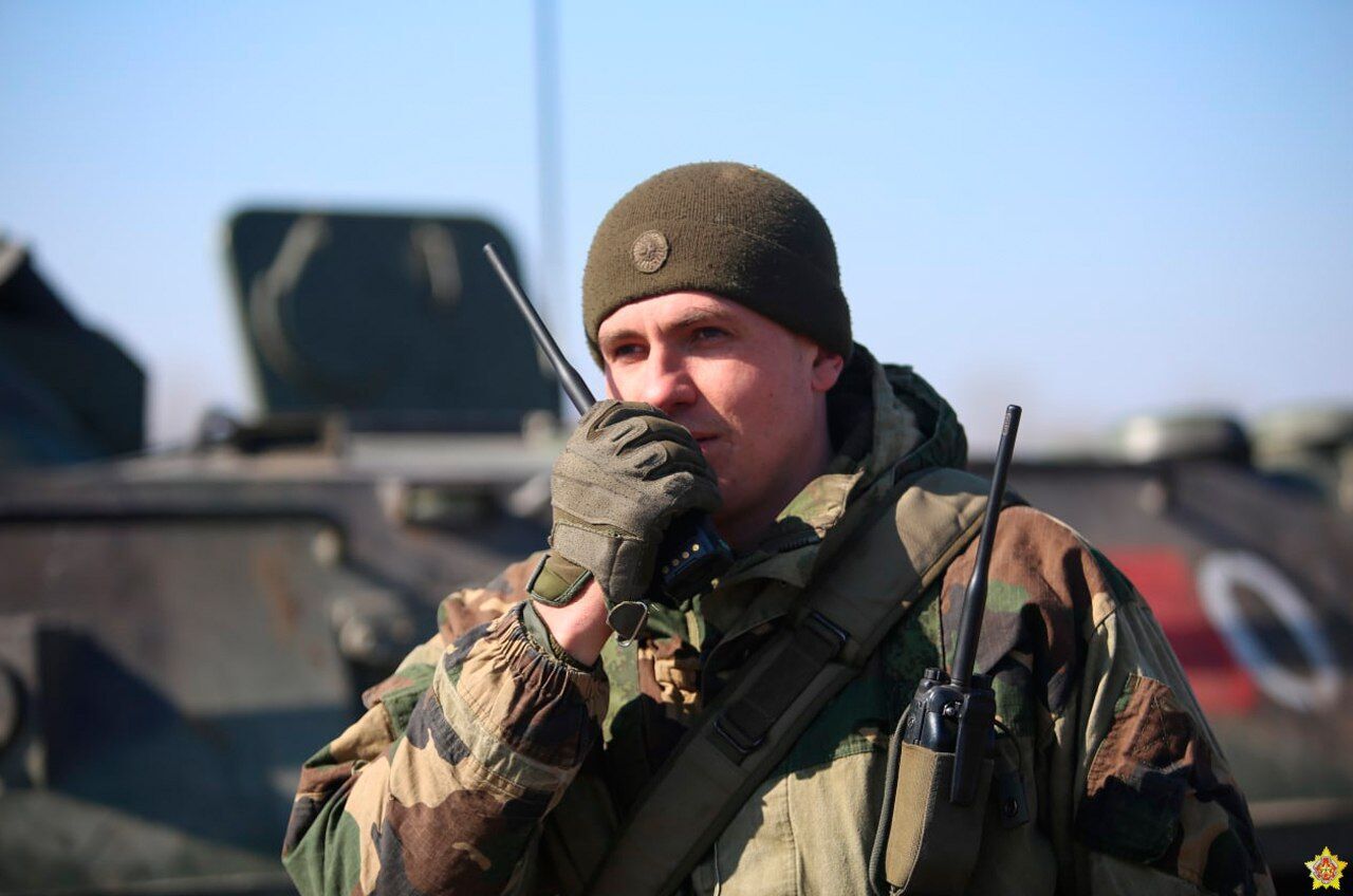 Білорусь заявила про відведення своїх десантників від українського кордону: що відбувається і чи є ризик агресії