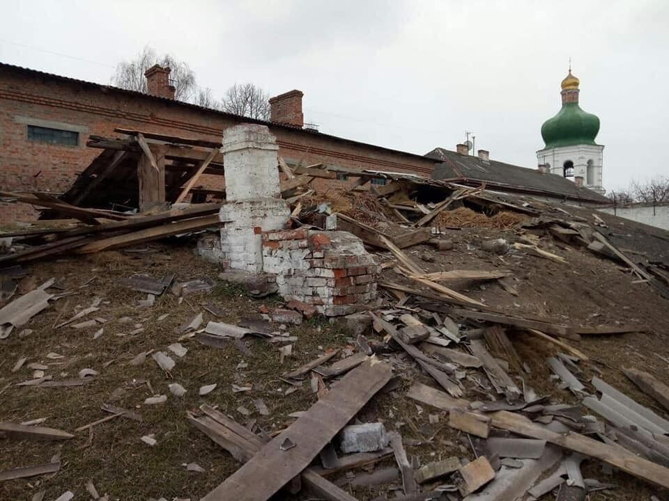 Разрушенная в результате обстрелов РФ территория исправительного учреждения