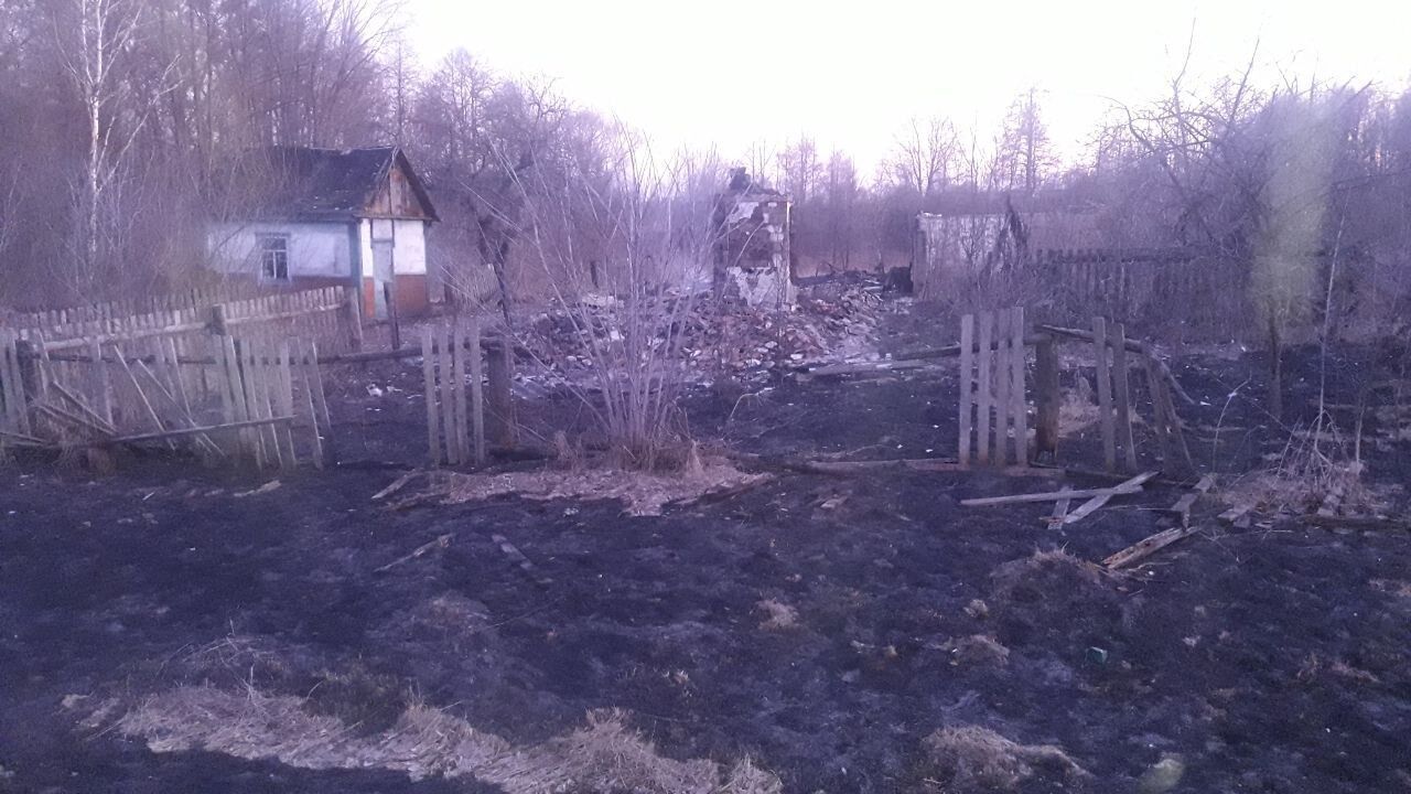 Внаслідок обстрілу вигоріли будинки