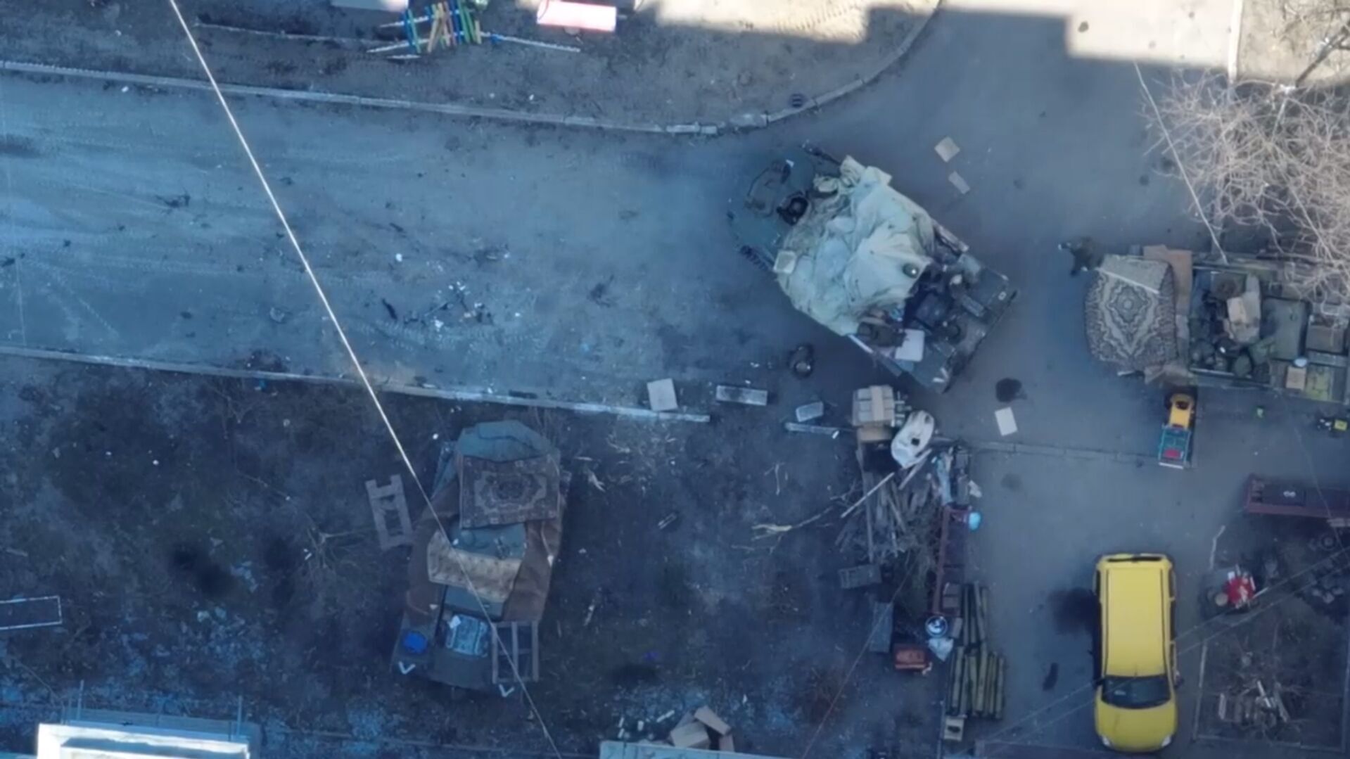 На Київщині окупанти крадуть килими.