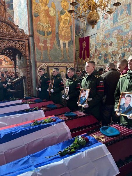 У РФ знову зіпсували статистику "втрат немає", опублікувавши фото з похорону ліквідованих в Україні окупантів