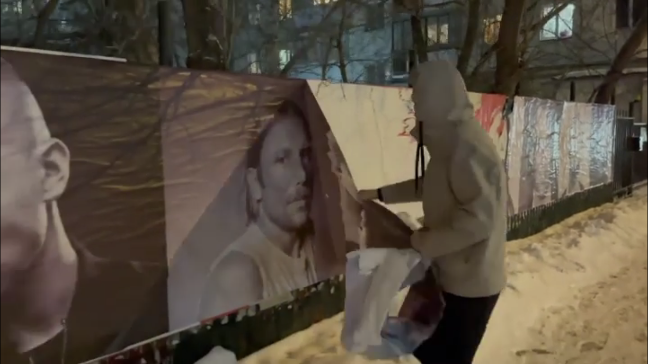 Полиция Екатеринбурга заставила снять плакаты в поддержку Меладзе, Галкина, Лободы и Дорна