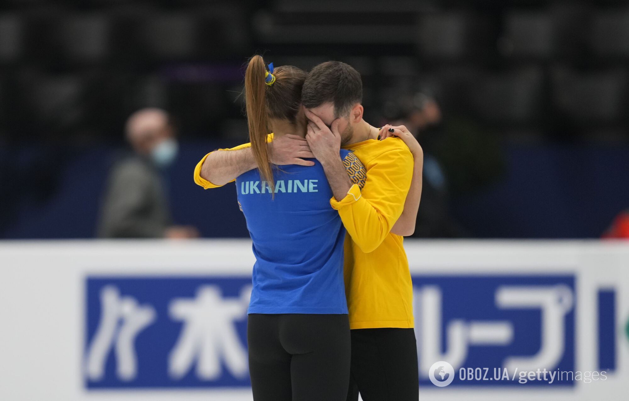 Олександра Назарова та Максим Нікітін не змогли стримати сліз.