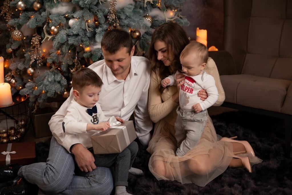 Ігор Сухих із дружиною та дітьми