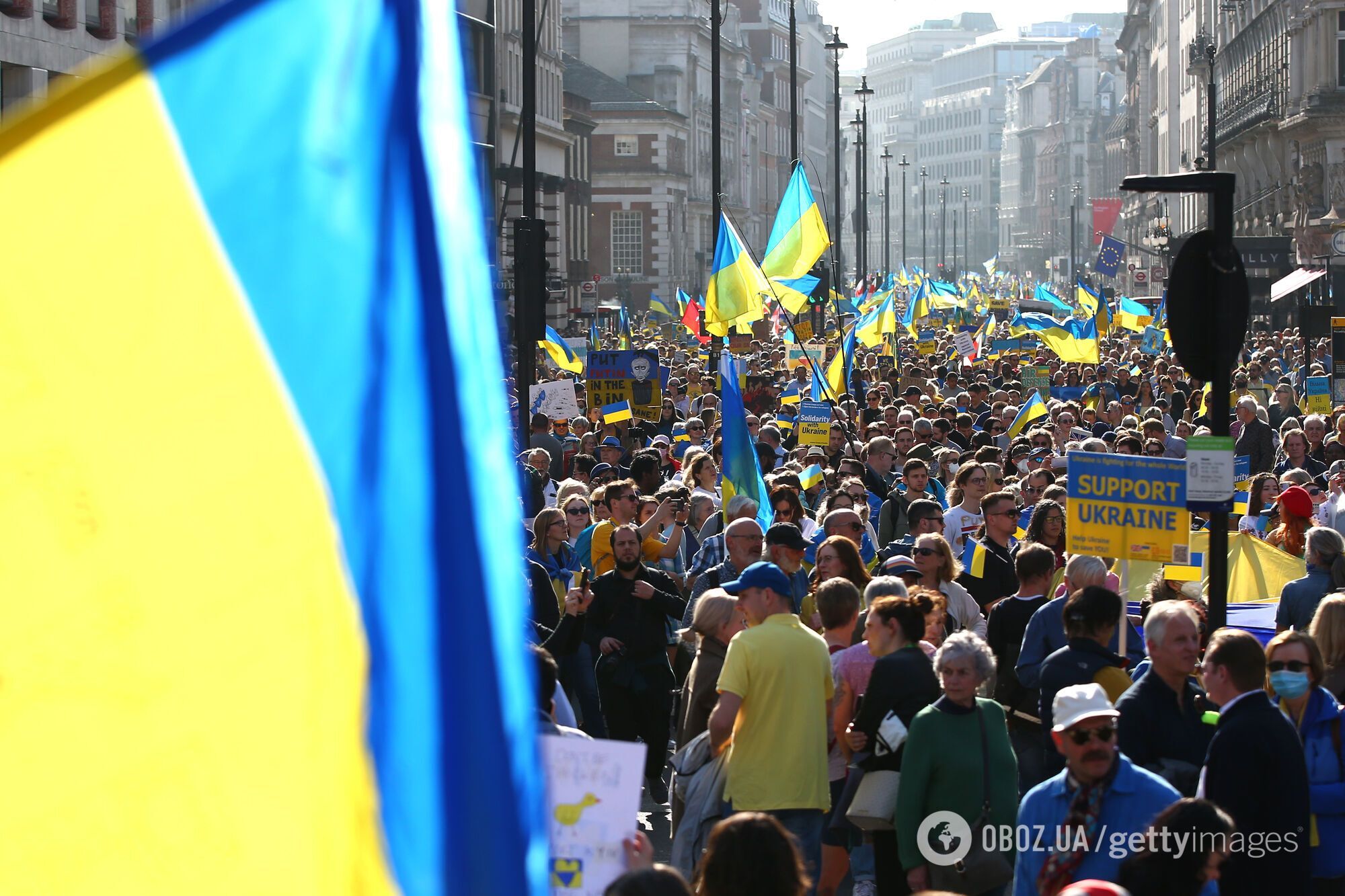 Мітинг на підтримку України у Лондоні зібрав десятки тисяч людей
